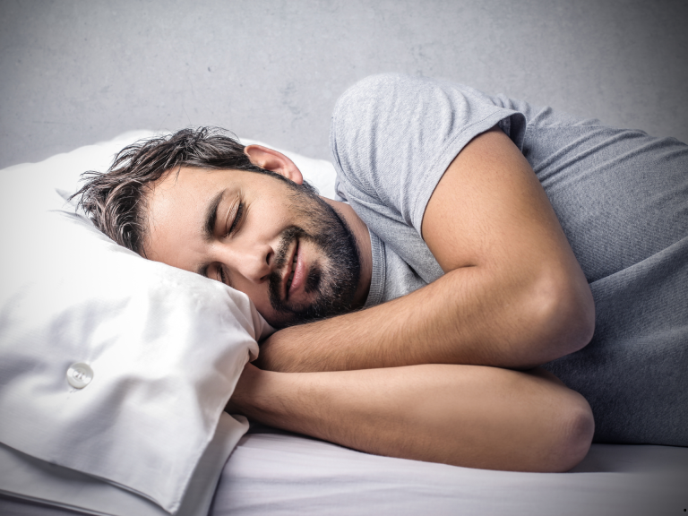 Del scroll al sueño profundo: la guía práctica para descansar de verdad